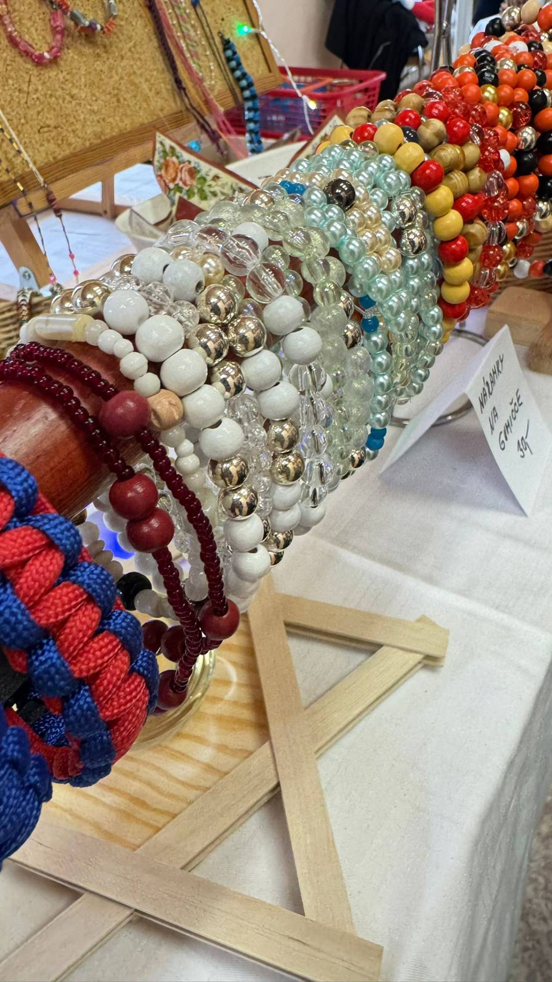 Vánoční tradice v naší nemocnici: Koledy a jarmark pomáhají léčit duši.