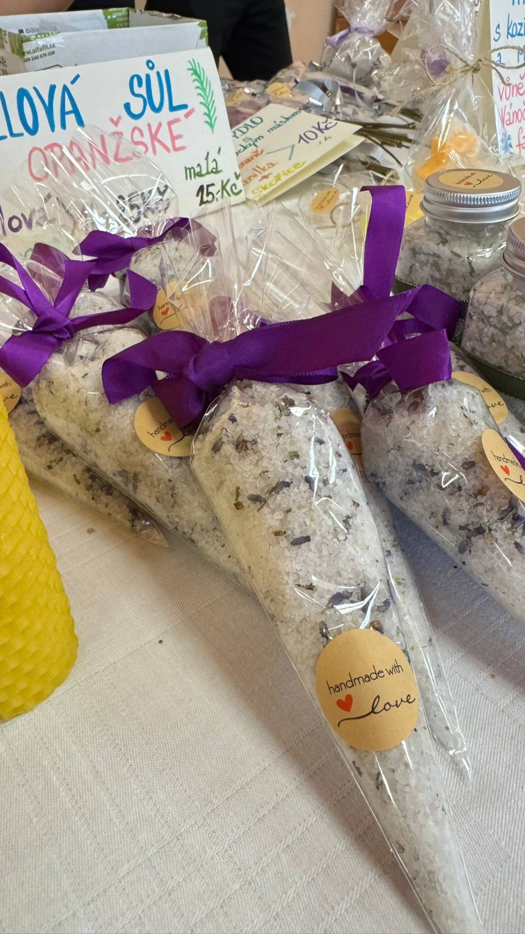 Vánoční tradice v naší nemocnici: Koledy a jarmark pomáhají léčit duši.