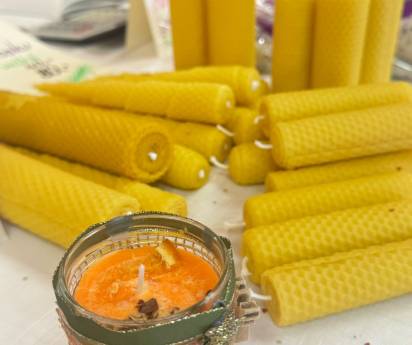 Vánoční tradice v naší nemocnici: Koledy a jarmark pomáhají léčit duši.